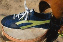 baskets-bresiliennes-taygra-bleu- marine et bande vert anis